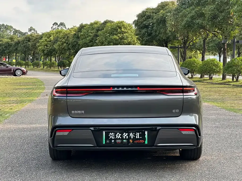 Geely Galaxy E8 — фото 5