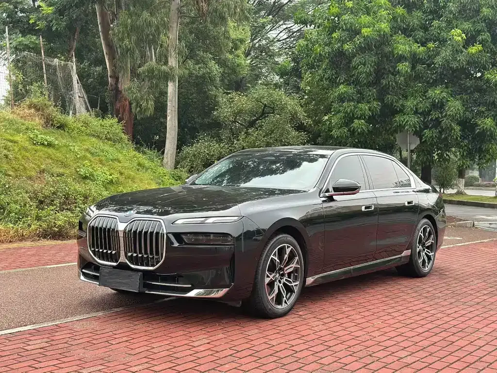 BMW 7 Series — фото 1