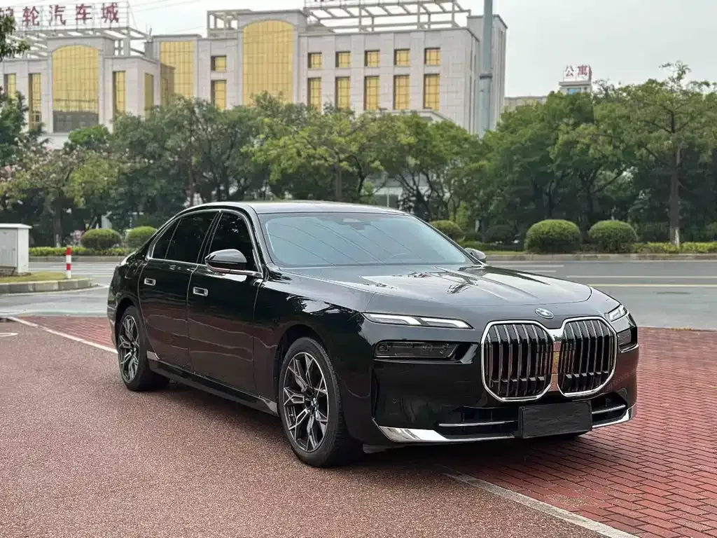 BMW 7 Series — фото 6