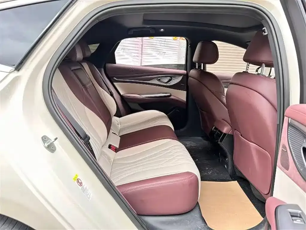 BYD Seal — фото 10