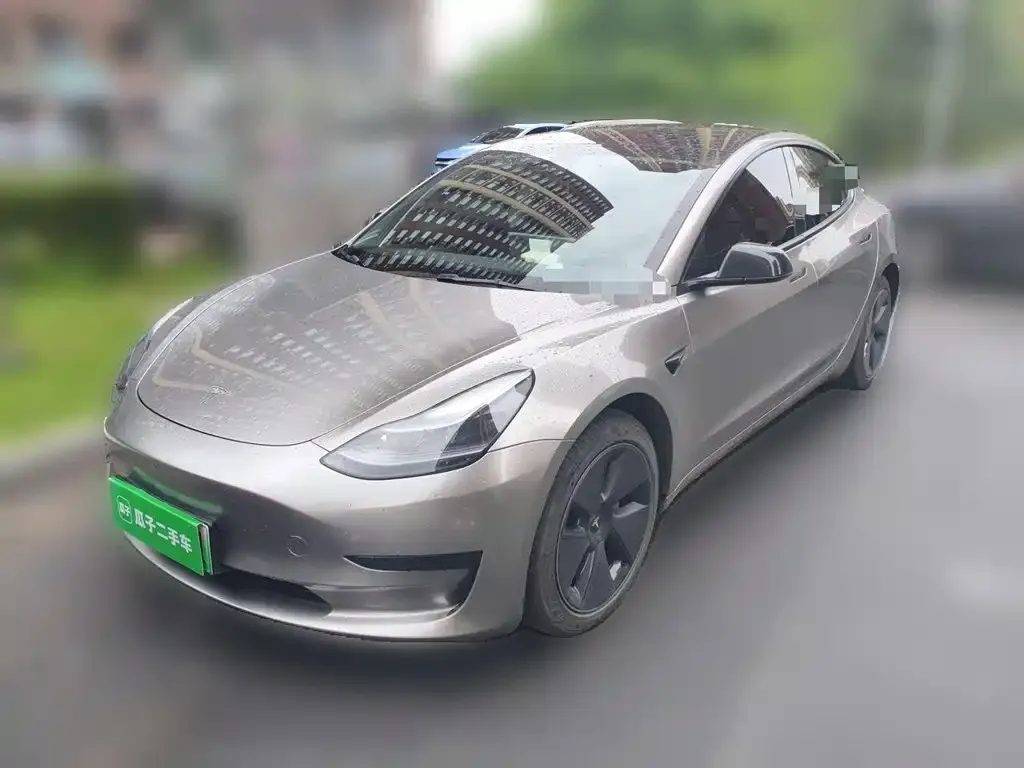 Tesla Model 3 — фото 1