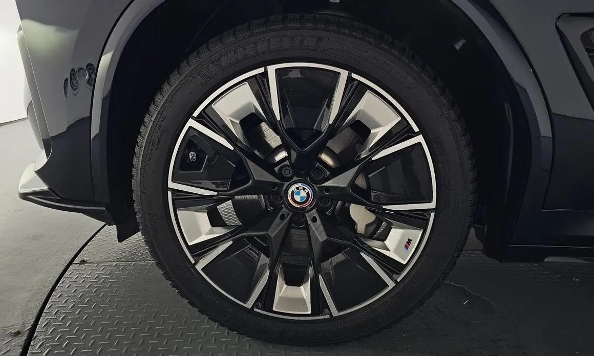 BMW iX3 — фото 10