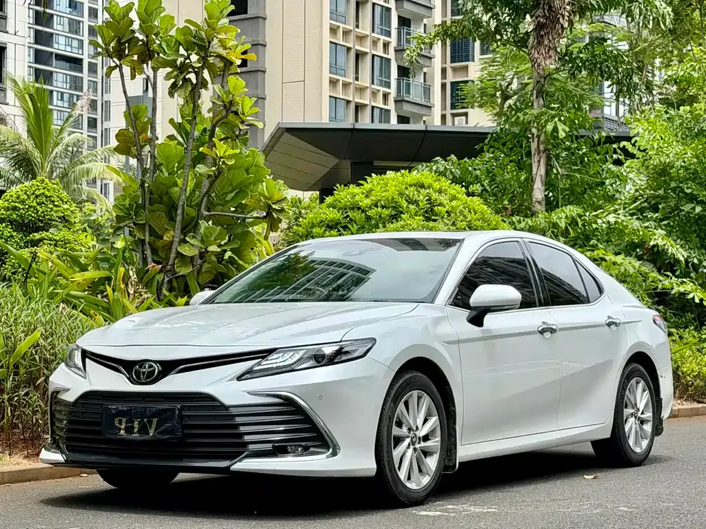 Toyota Camry — фото 10