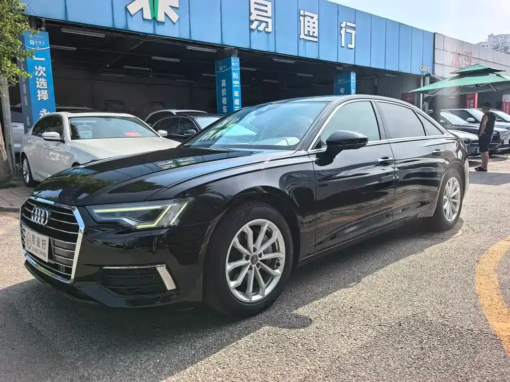 Audi A6L — фото 1