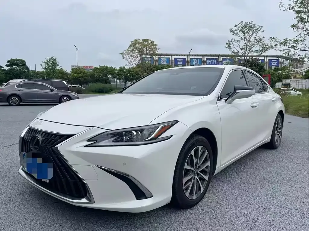 Lexus ES — фото 1