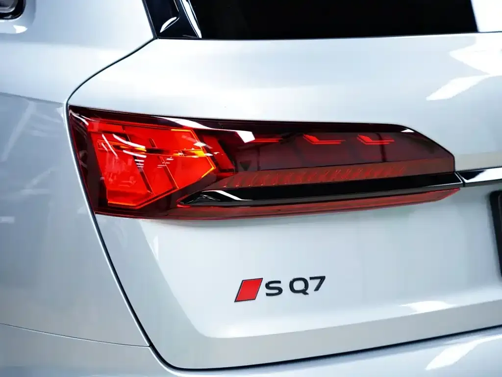 Audi SQ7 — фото 3