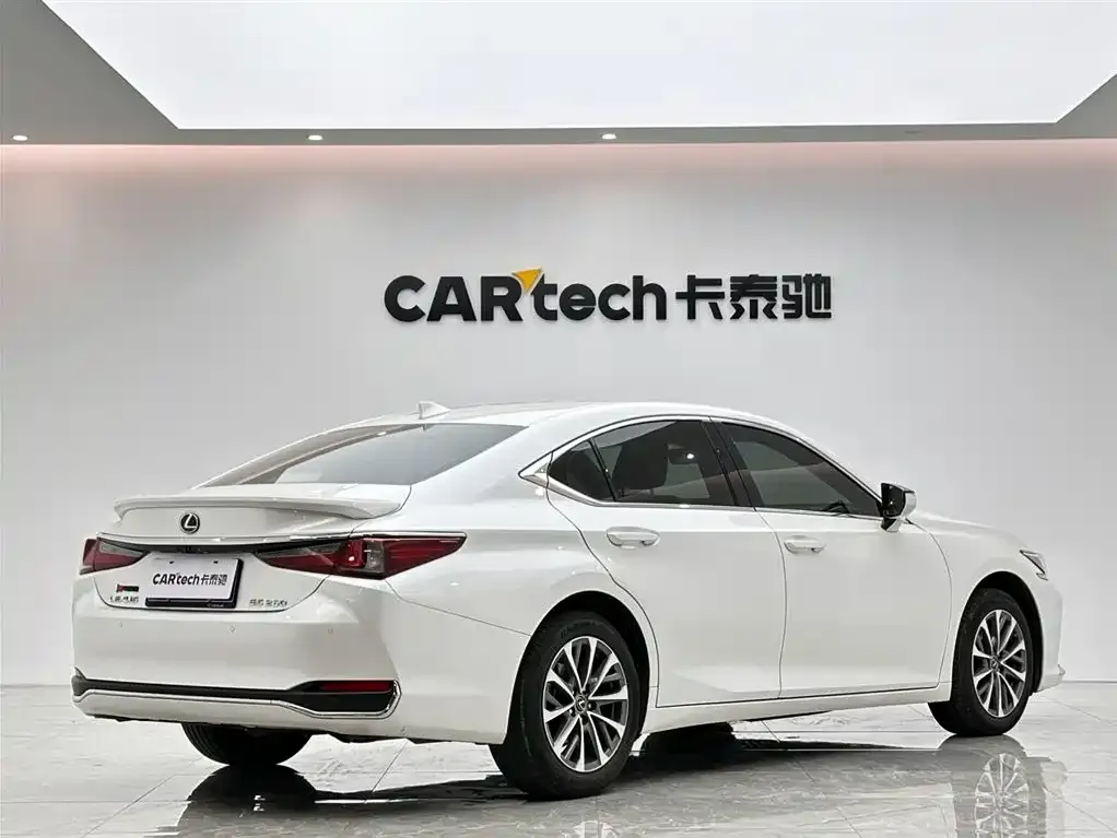 Lexus ES — фото 10