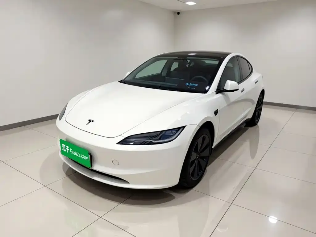 Tesla Model 3 — фото 1