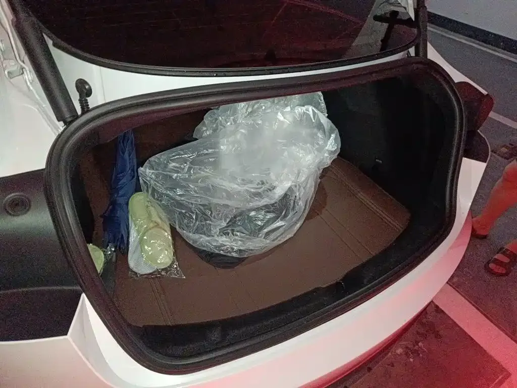 Tesla Model 3 — фото 10