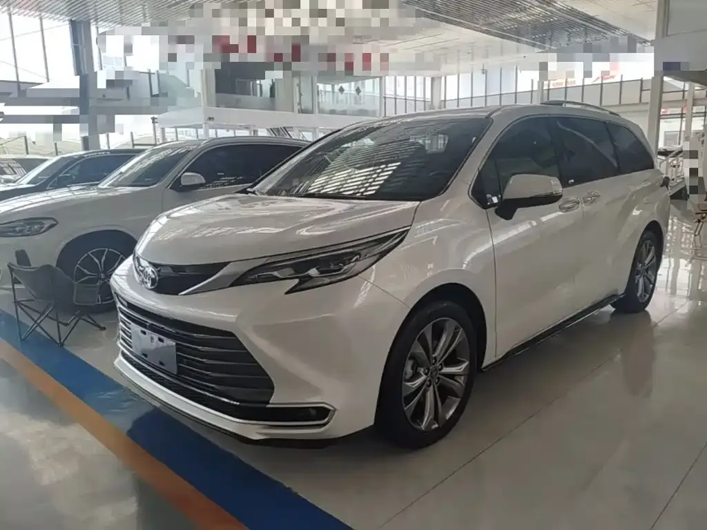 Toyota Sienna — фото 1