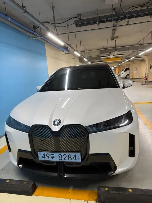 BMW iX — фото 1