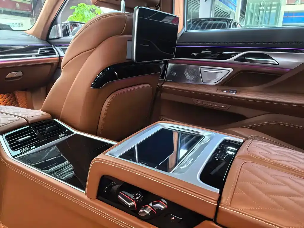 BMW 7 Series — фото 4