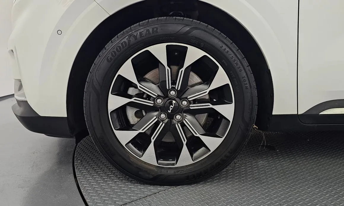 Kia Carnival — фото 10