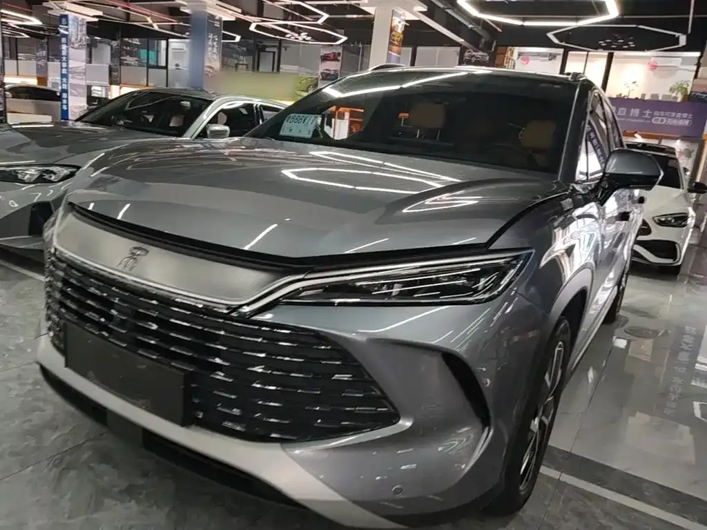 BYD L DM-i — фото 1