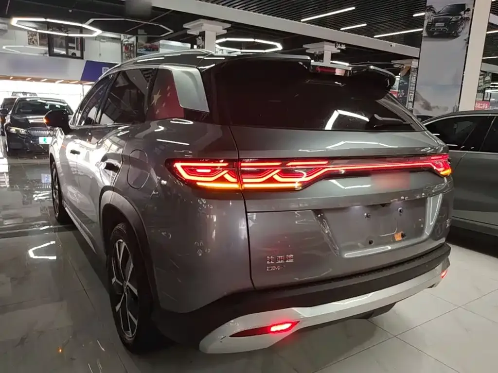 BYD L DM-i — фото 4