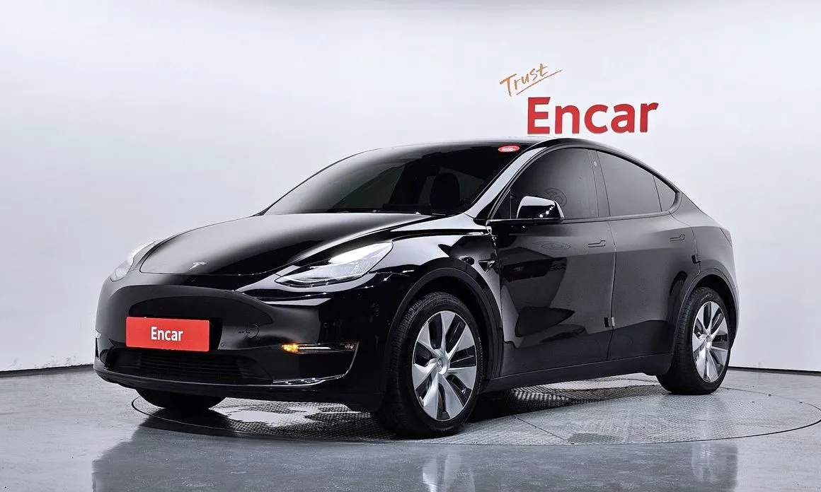 Tesla Model Y — фото 1