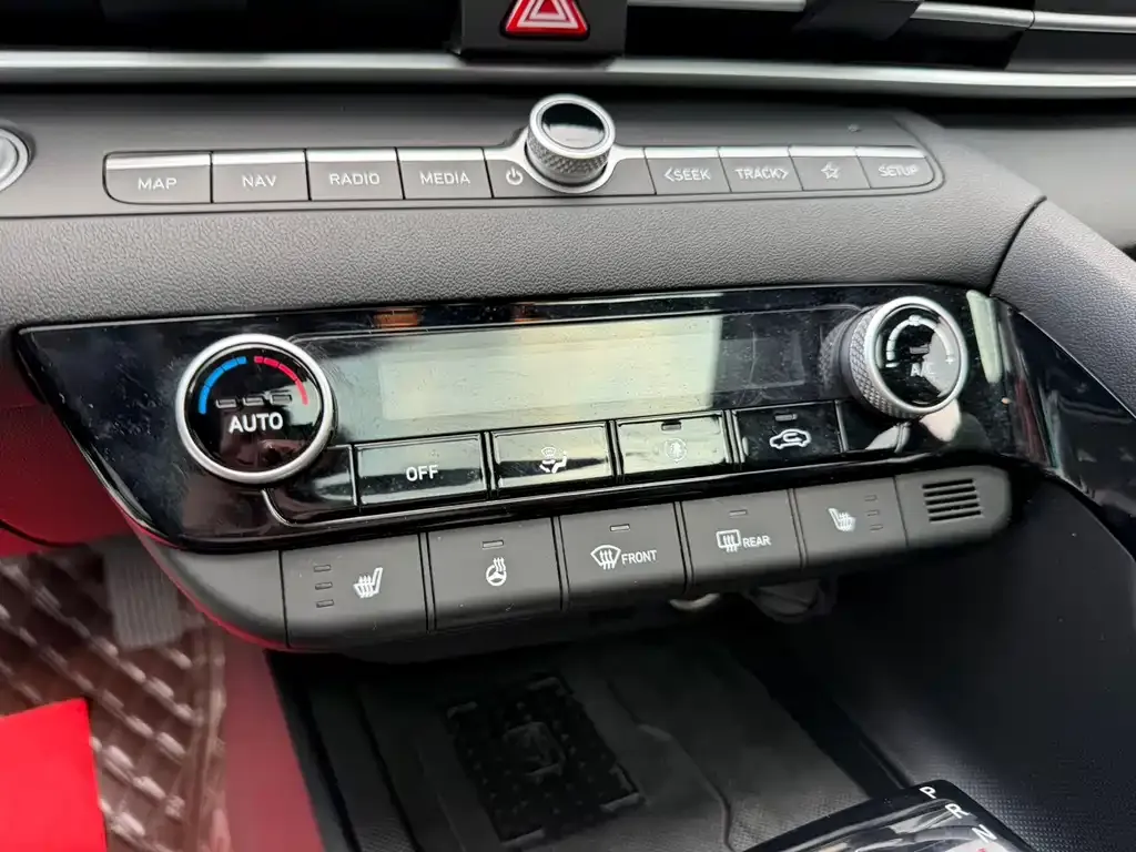 Hyundai Elantra — фото 5