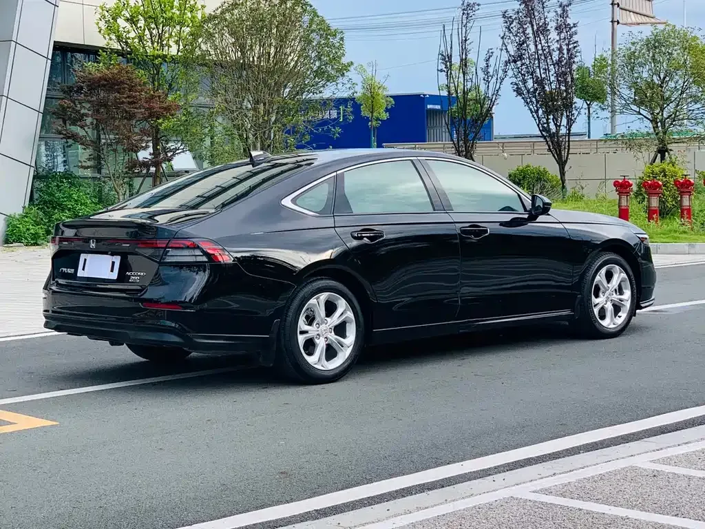 Honda Accord — фото 8