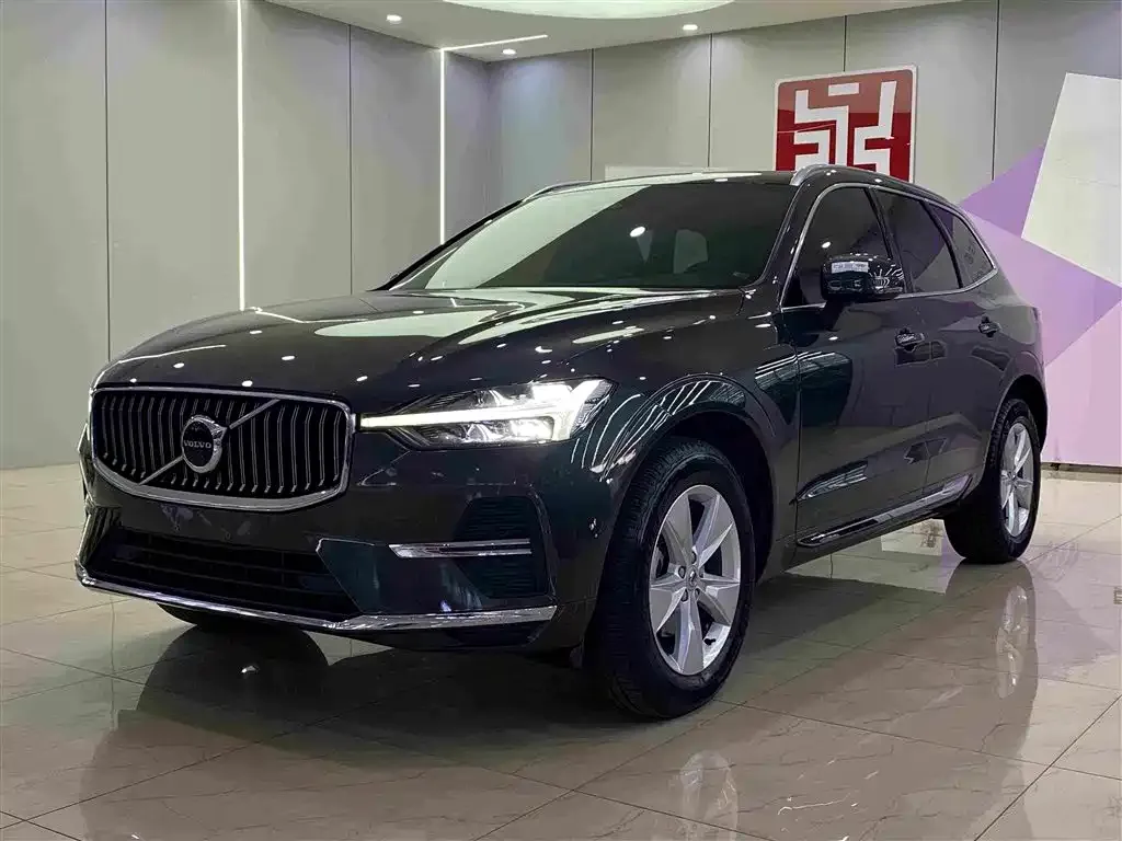 Volvo XC60 — фото 1