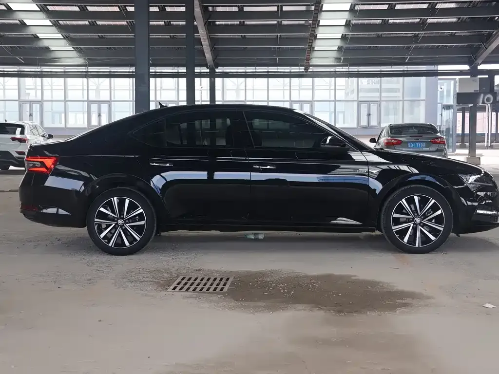 Skoda Superb — фото 3