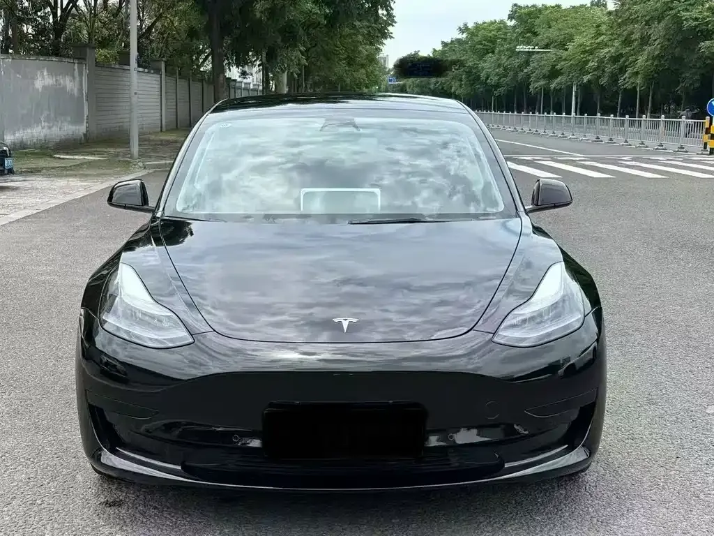 Tesla Model 3 — фото 9