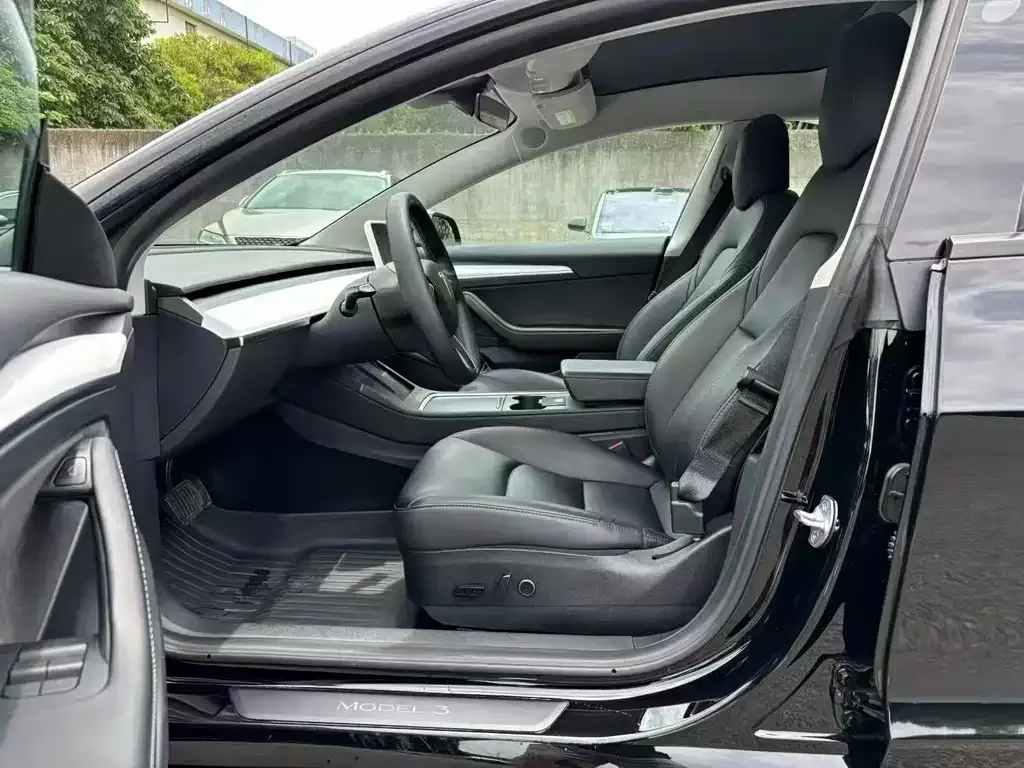 Tesla Model 3 — фото 3