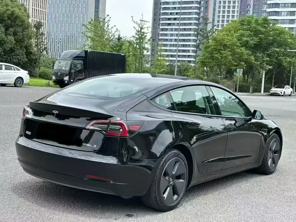 Tesla Model 3 — фото 8