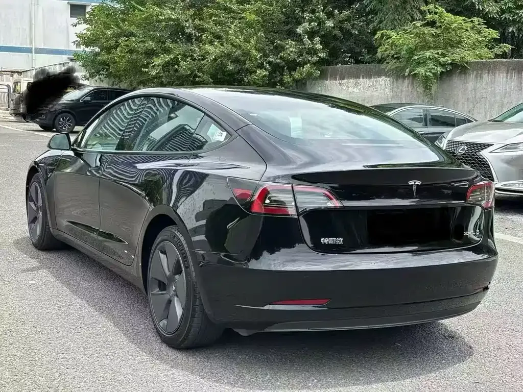 Tesla Model 3 — фото 2