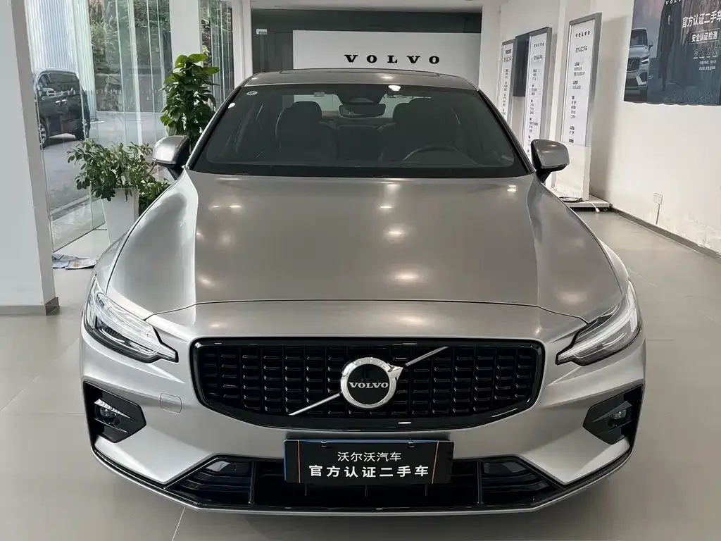 Volvo S60 — фото 10