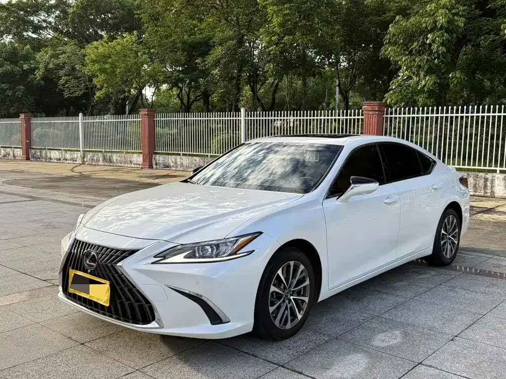 Lexus ES — фото 1