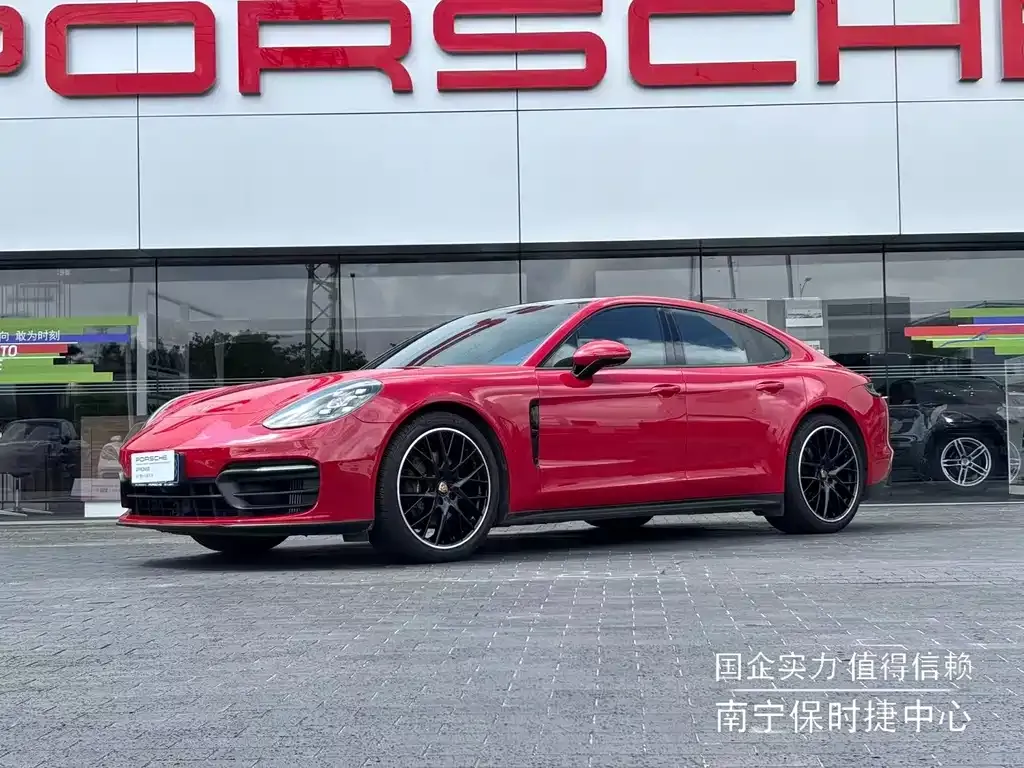 Porsche Panamera — фото 1