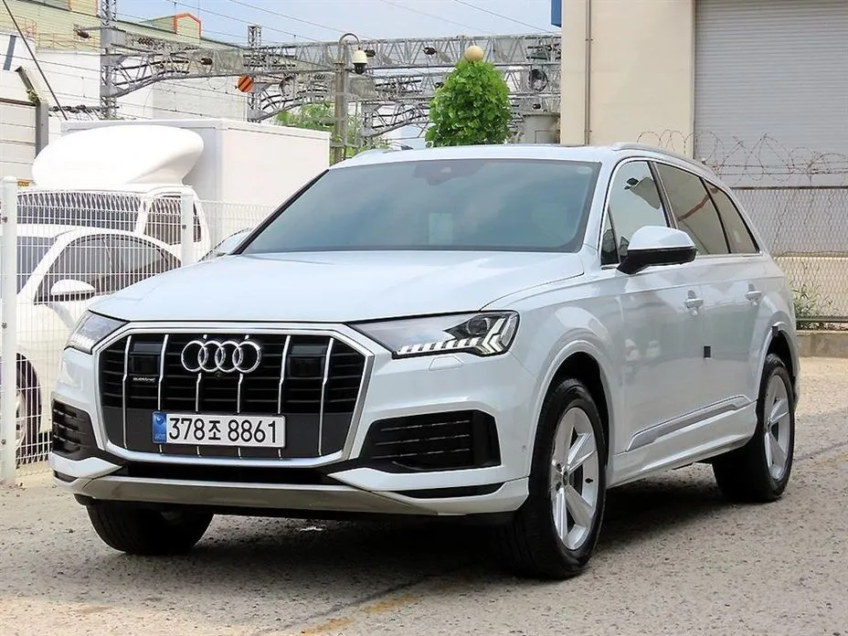 Audi Q7 — фото 1