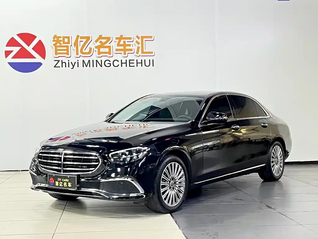 Mercedes-Benz E-Class — фото 1