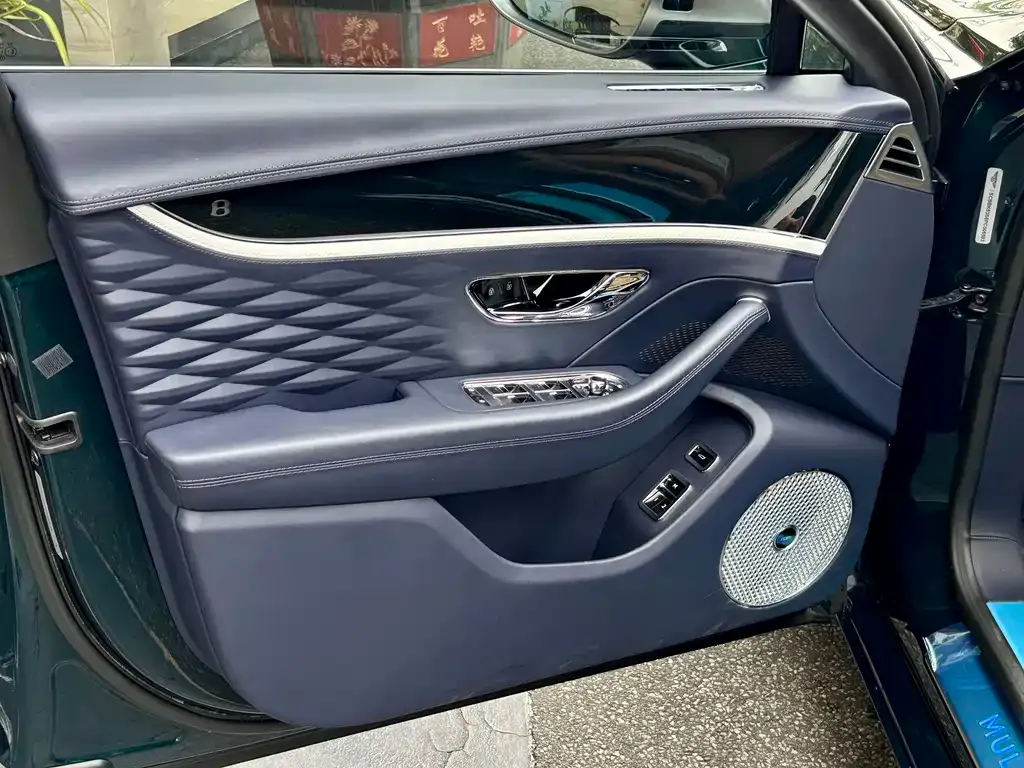 Bentley Flying Spur — фото 2
