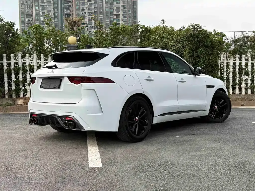 Jaguar F-PACE — фото 6