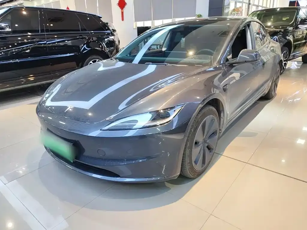 Tesla Model 3 — фото 1