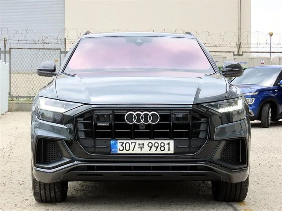 Audi Q8 — фото 1