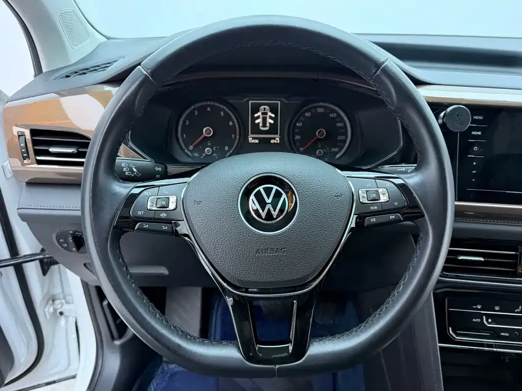 Volkswagen Tharu — фото 2