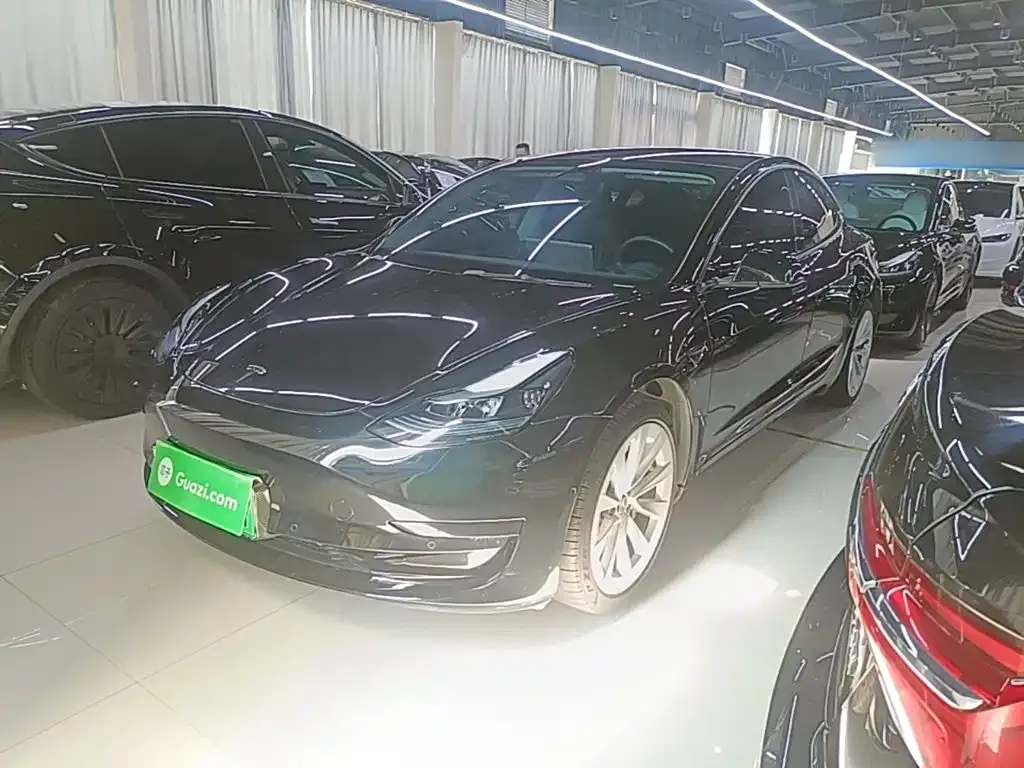 Tesla Model 3 — фото 1