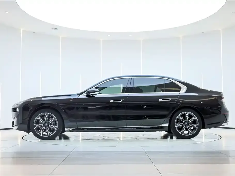 BMW 7 Series — фото 10