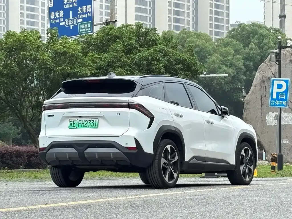 Geely Galaxy L7 — фото 10