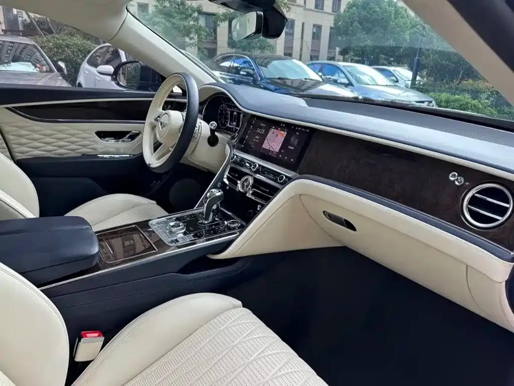 Bentley Flying Spur — фото 9