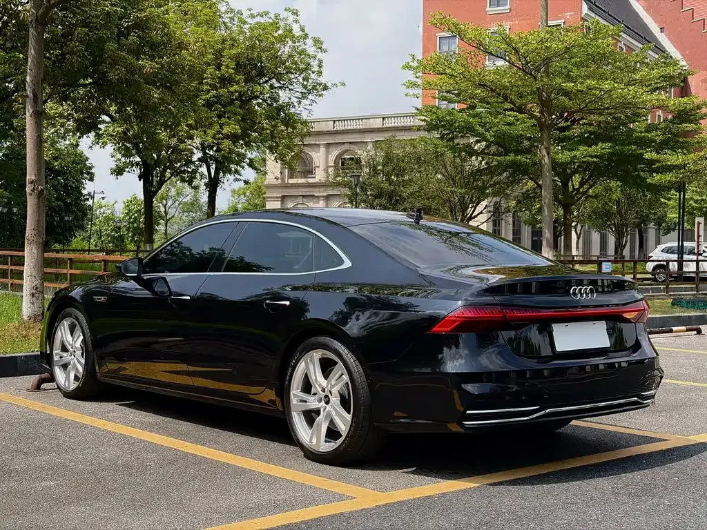 Audi A7L — фото 9