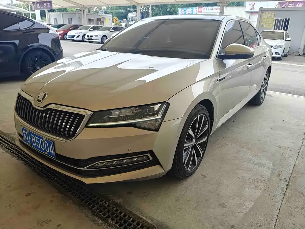 Skoda Superb — фото 1