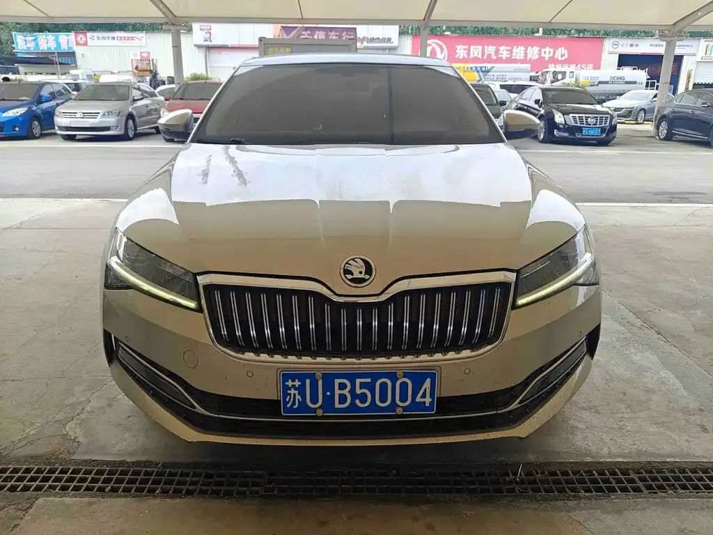 Skoda Superb — фото 10