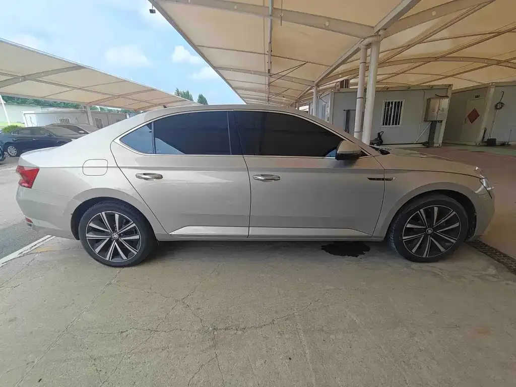 Skoda Superb — фото 5