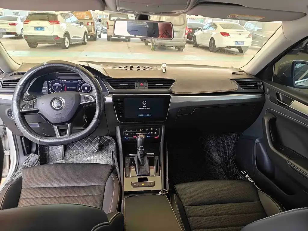 Skoda Superb — фото 7