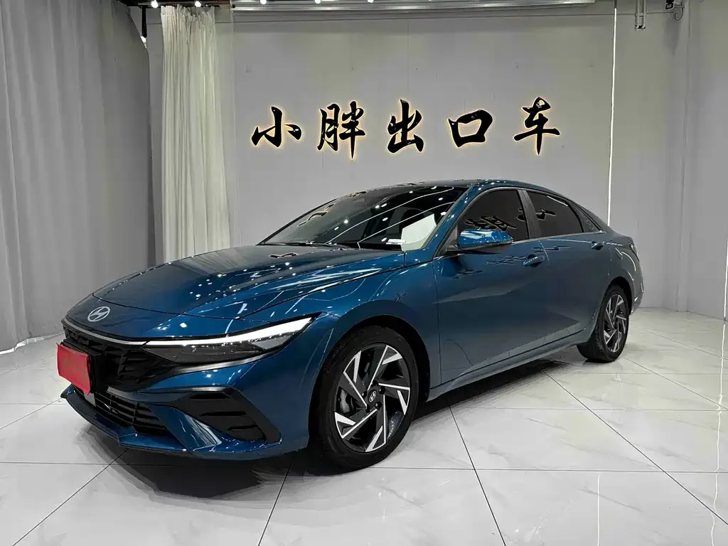 Hyundai Elantra — фото 1