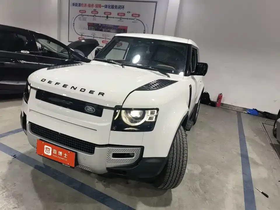 Land Rover Defender — фото 1