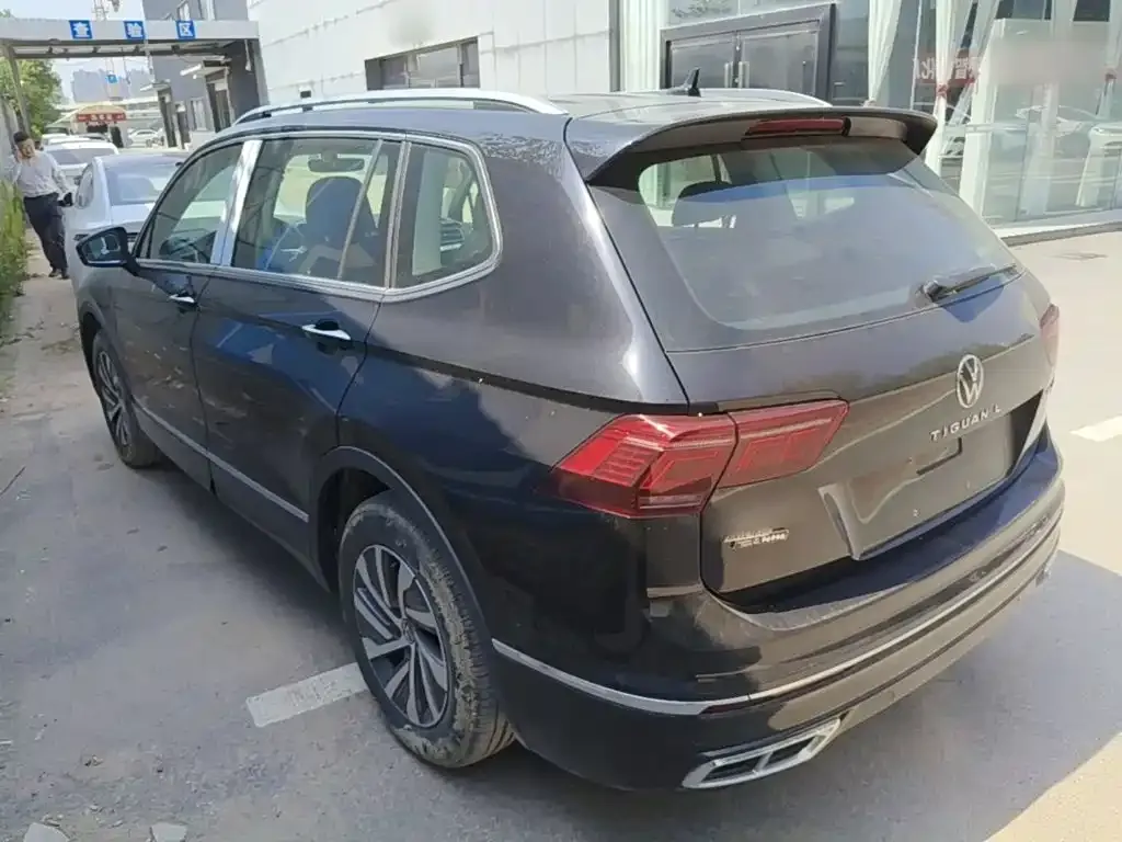 Volkswagen Tiguan L PHEV — фото 10